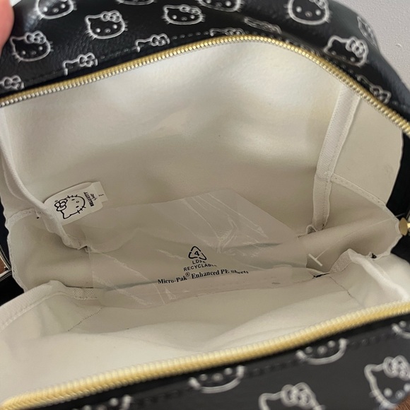 Hello Kitty Mini Backpack - Picture 9 of 12